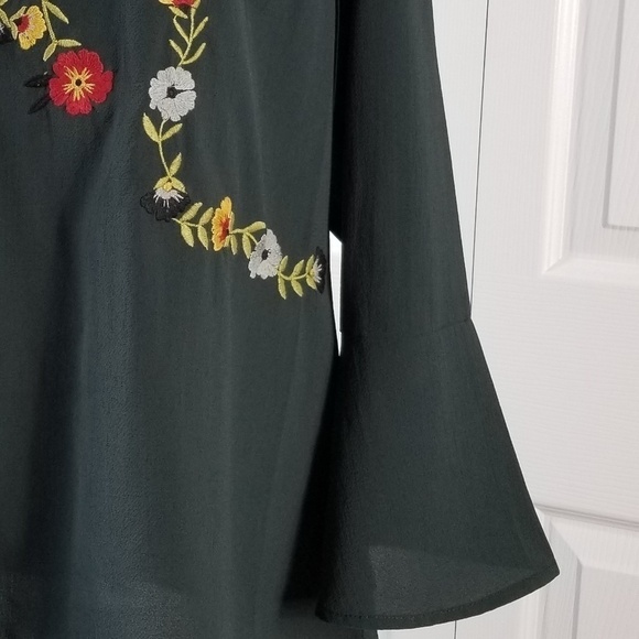 NEW! RUFF HEWN GREY Embroidered Floral Bell Sleeve Blouse Top Small. - Picture 5 of 5
